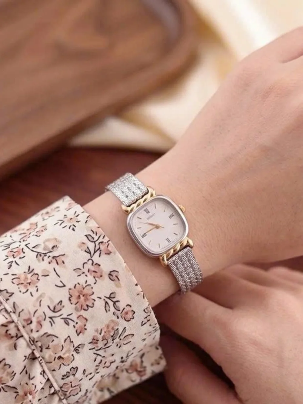 Vintage 1992 Seiko Quartz 2P21-5340 Women’s Watch